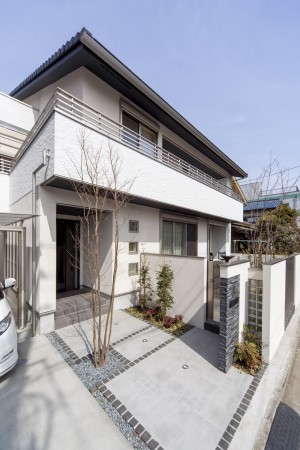 四季の移り変わりをルーフバルコニーで感じられる家